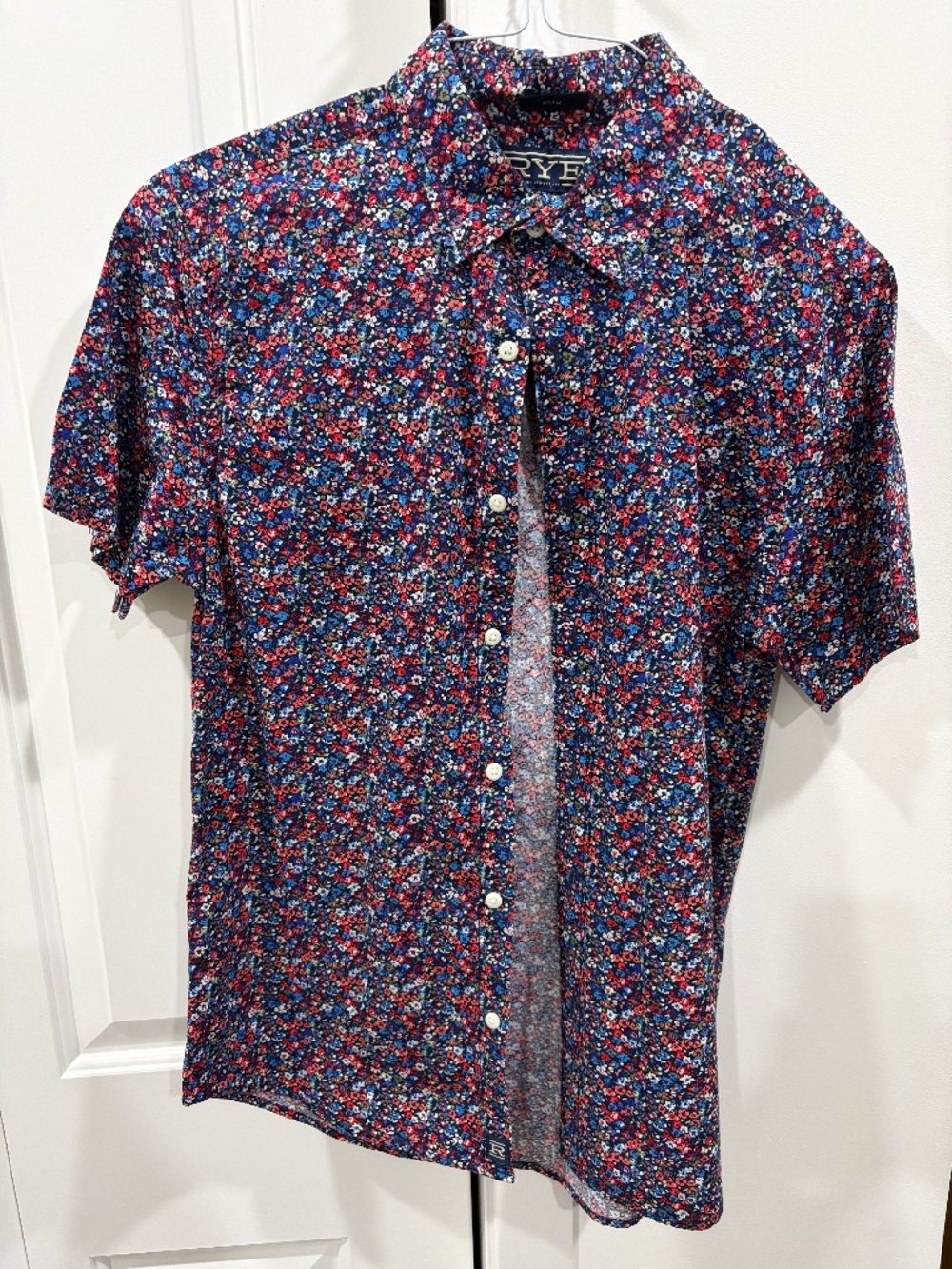 Men's Short Sleeve Button Down Shirt - Floral/Polka Dot pattern - Medium. RYE